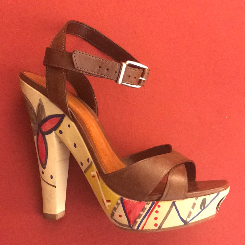 Aldo chunky heels, cool details, brown straps